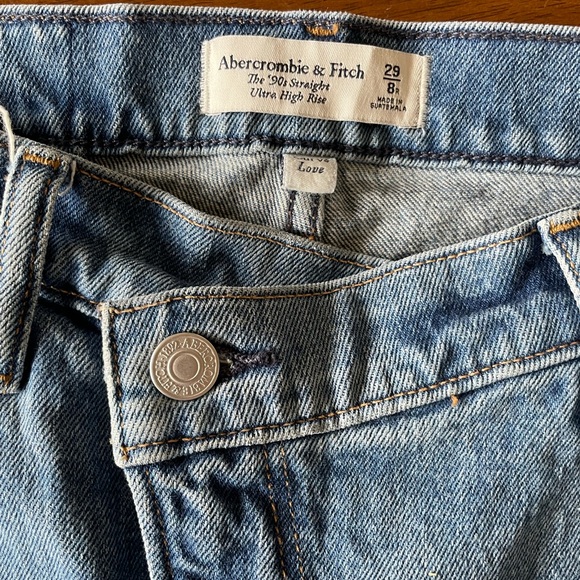 Abercrombie & Fitch Curve Love Crossover Jeans - Picture 3 of 3